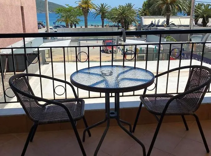 Kosta\'S Apartments.