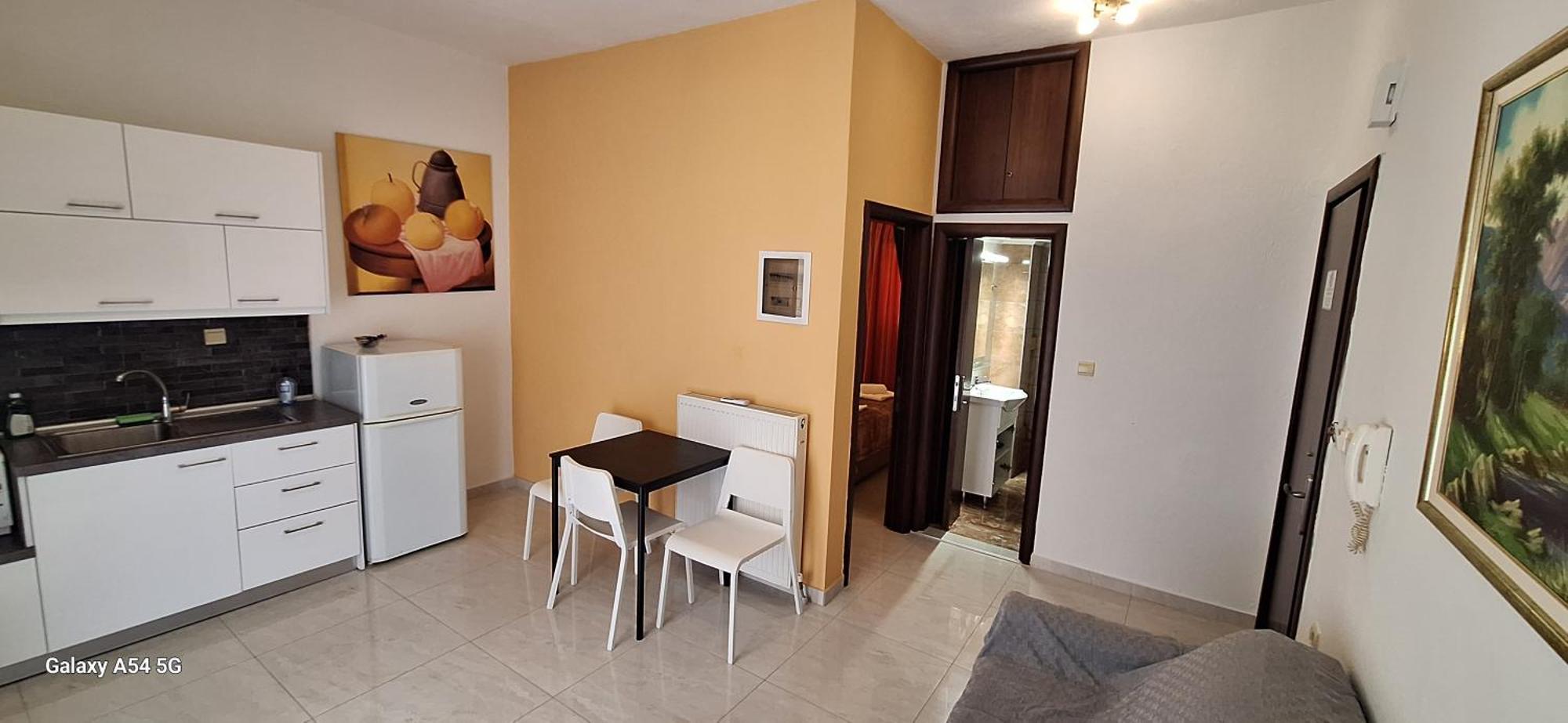 Kosta's Apartments. 公寓